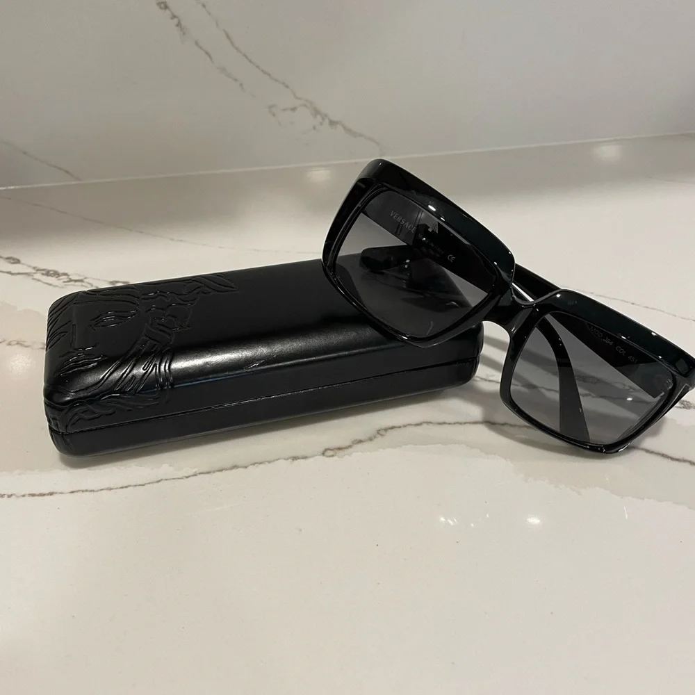 VERSACE EUC gloss black, gray lens sunglasses & case, dust wipe. - Picture 2 of 4